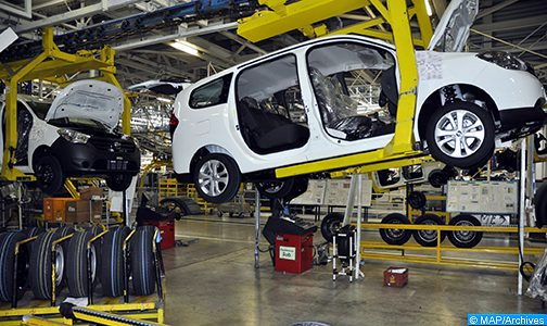 كم عدد السيارات التي ينتجها المصنع الامريكي خلال اربعه اسابيع